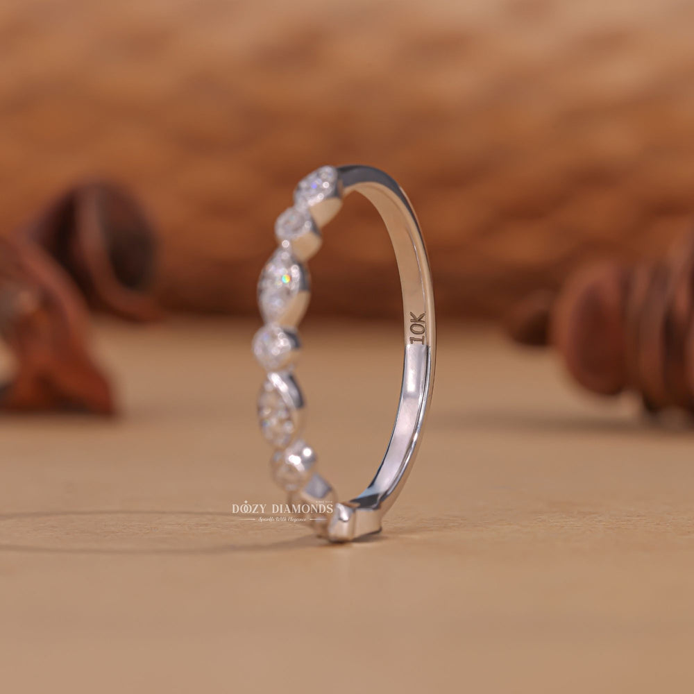 Close-up of 0.15CT round lab grown diamonds