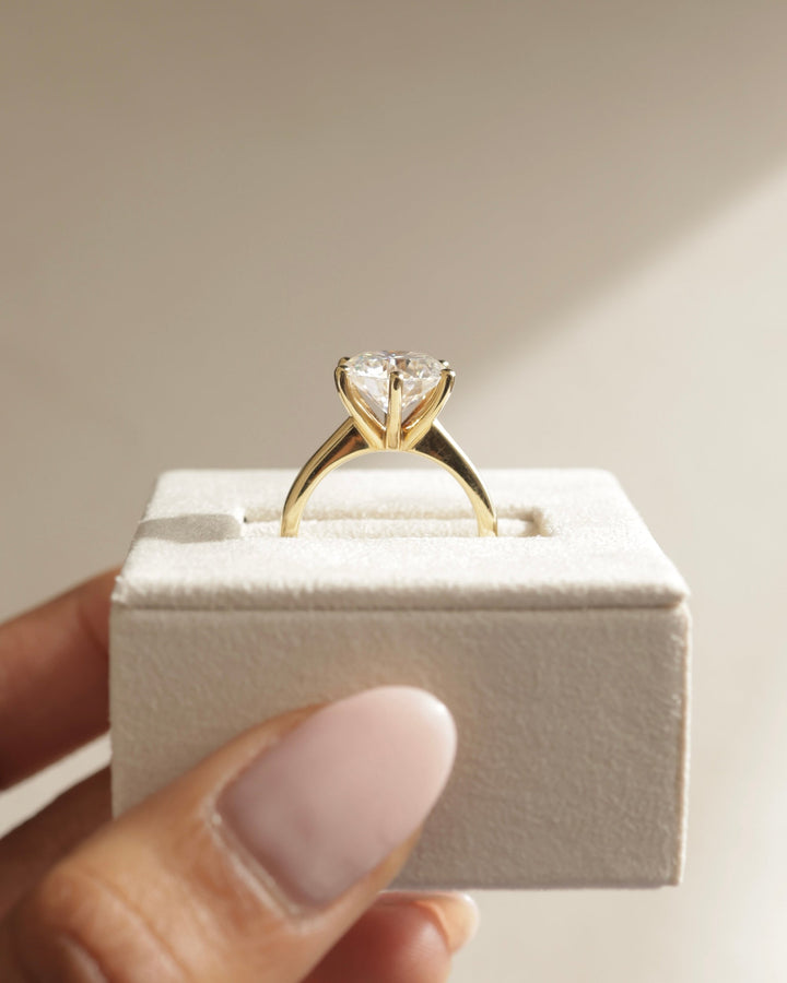 low profile solitaire setting, high profile solitaire setting, secure solitaire setting, refined solitaire setting, elegant solitaire setting, luxury solitaire setting, bridal solitaire setting, engagement solitaire setting,