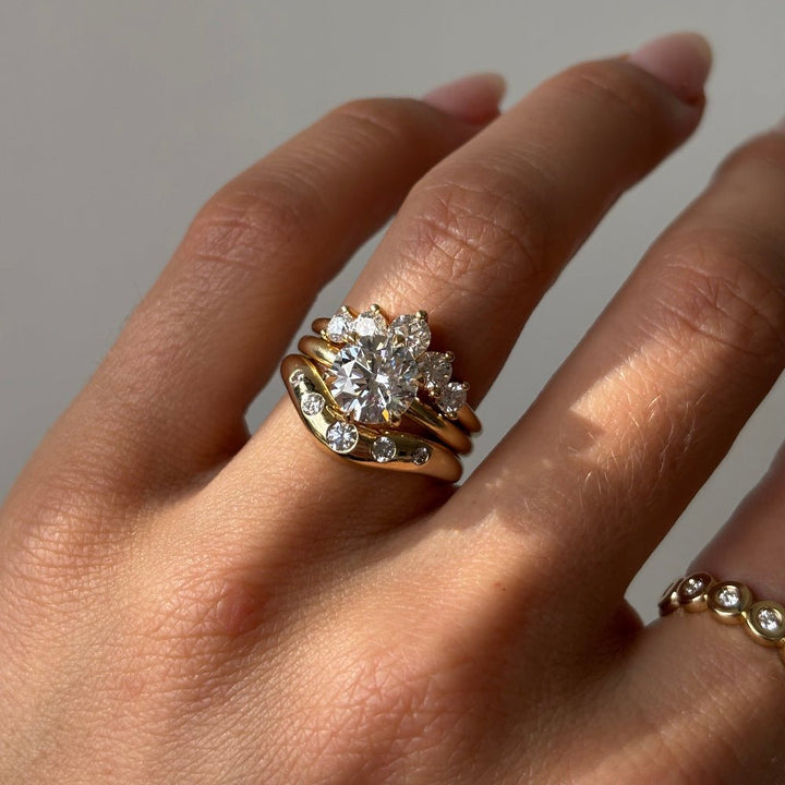 Round diamond wedding band in white gold