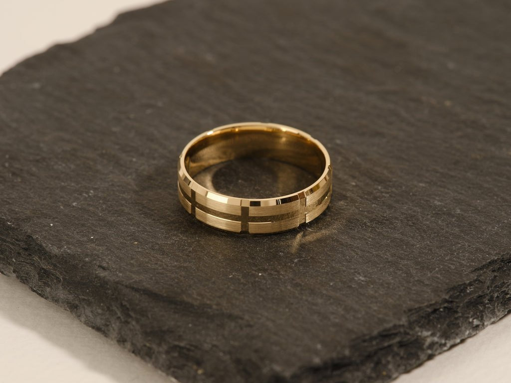 6.0mm Grooved Block Men's Gold Wedding Band - Doozy Diamonds