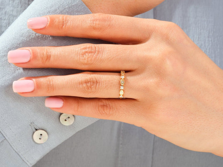 Round diamond wedding band in rose gold