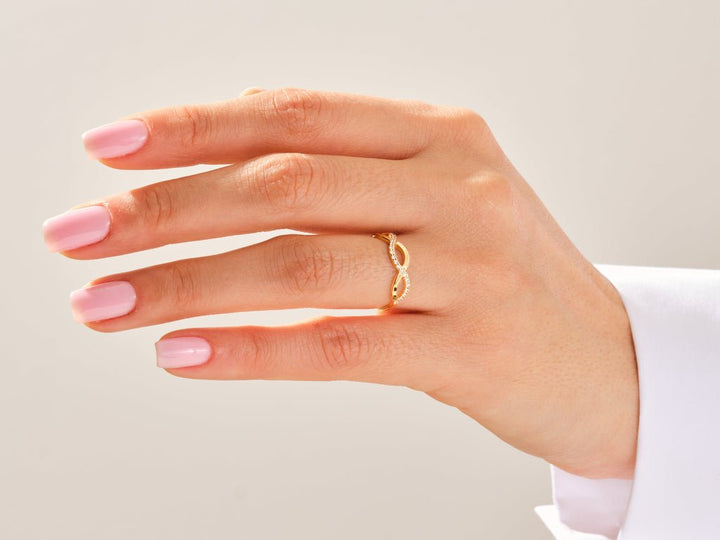 Side view of round diamond wedding band