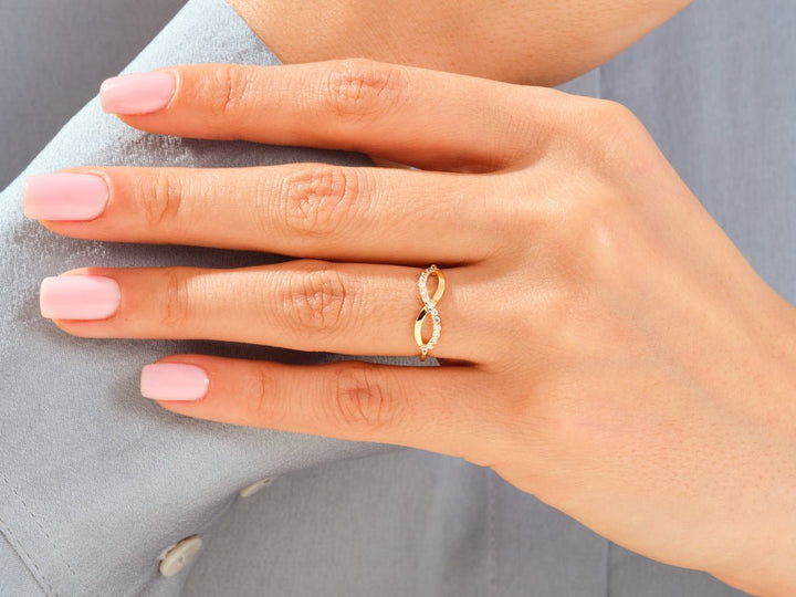 Side view of round diamond wedding band