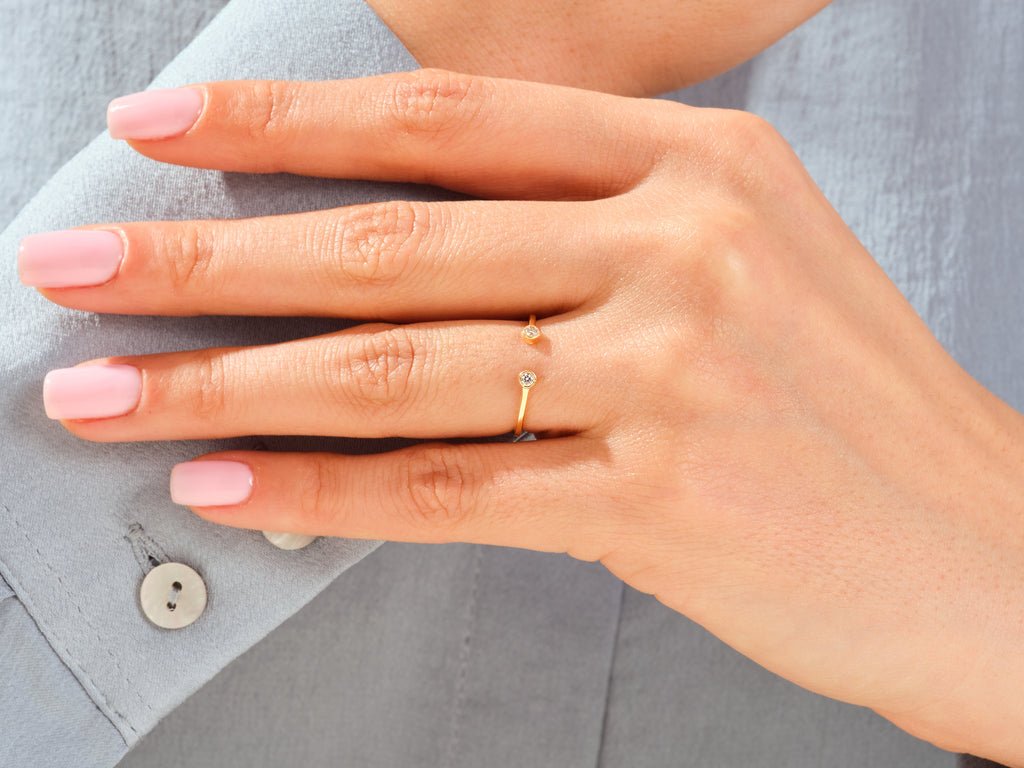 Side view of round diamond wedding band