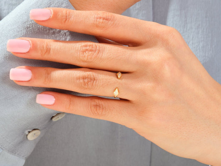 Side view of round diamond wedding band