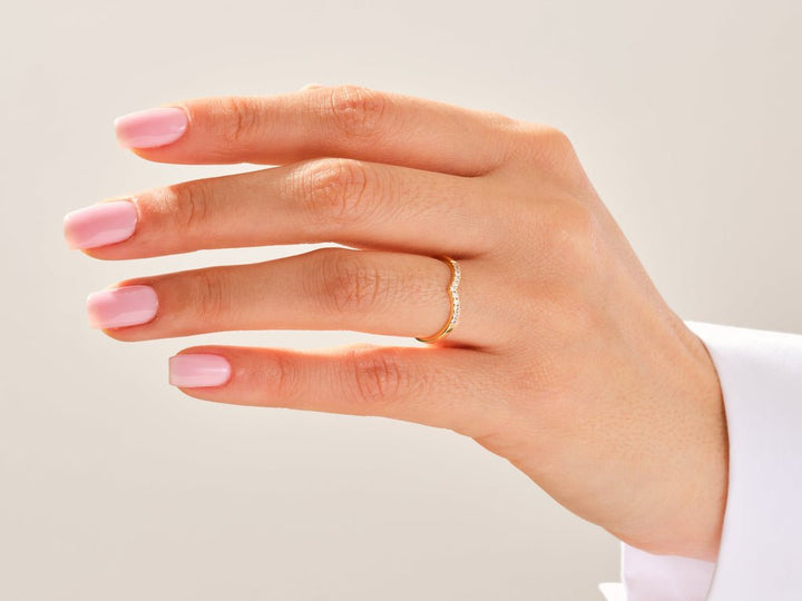 Sustainable round diamond wedding ring