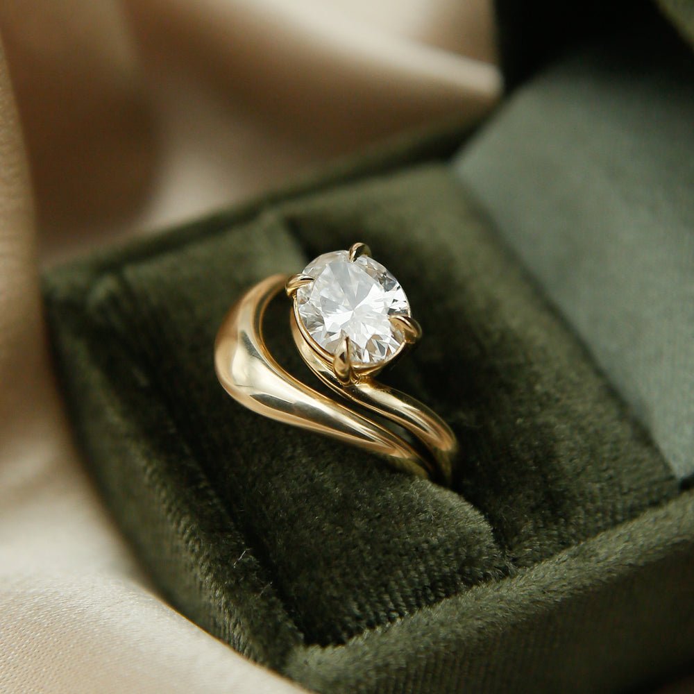 18K|14K Solid Gold Unique U Shape Plain Wave Wedding Band - Doozy Diamonds