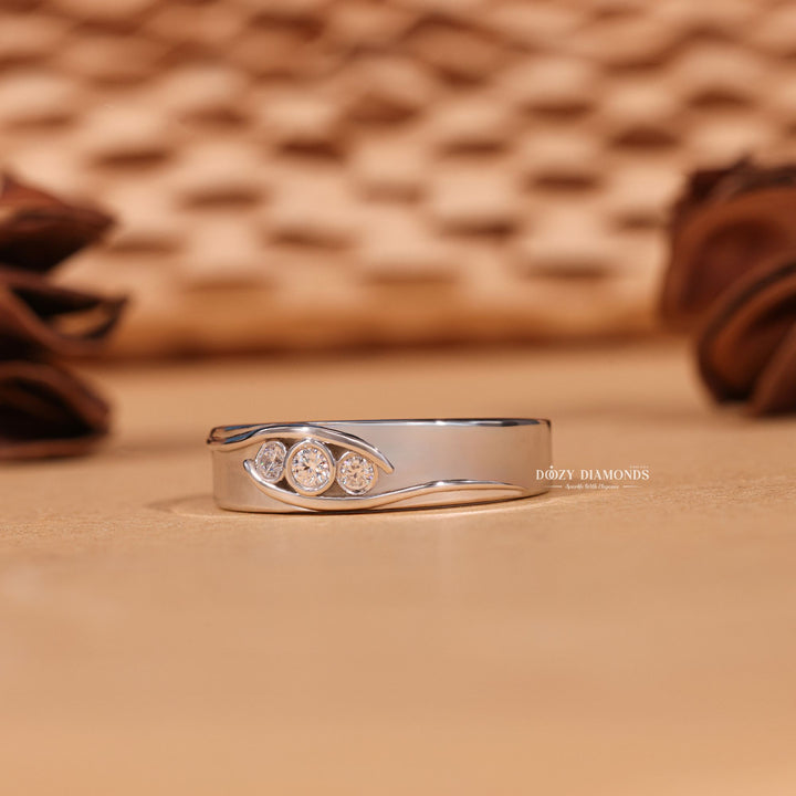 Close-up of 0.30CT round lab grown diamonds