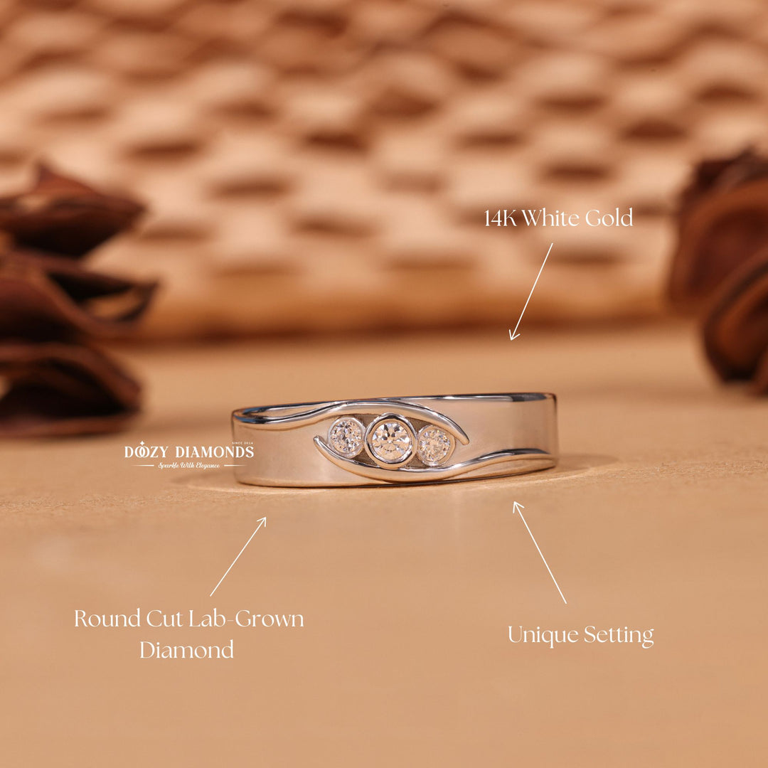 Round diamond wedding band in yellow gold