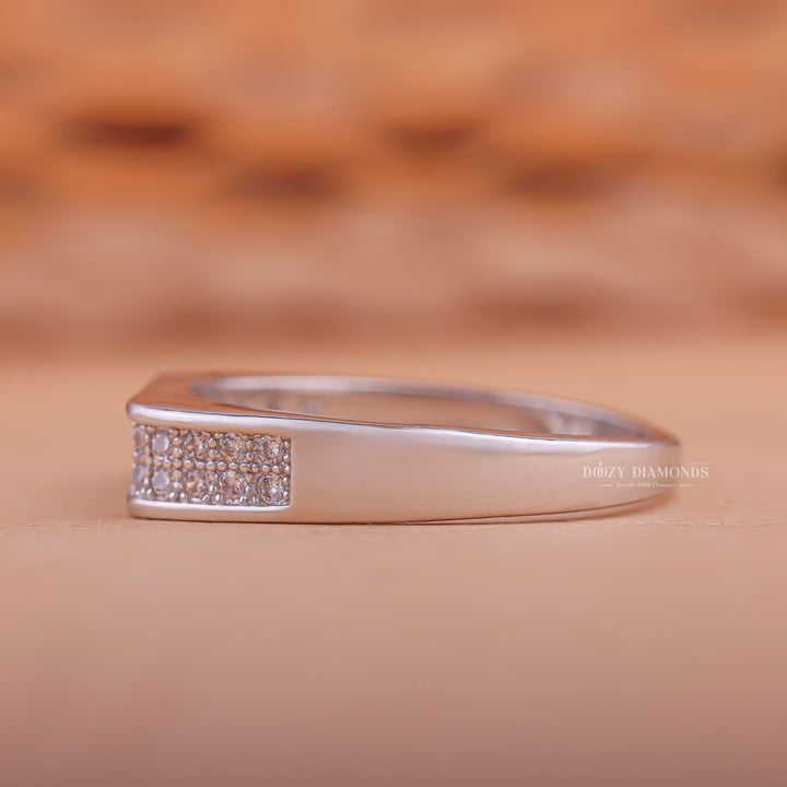 Close-up of 0.25CT round lab grown diamonds