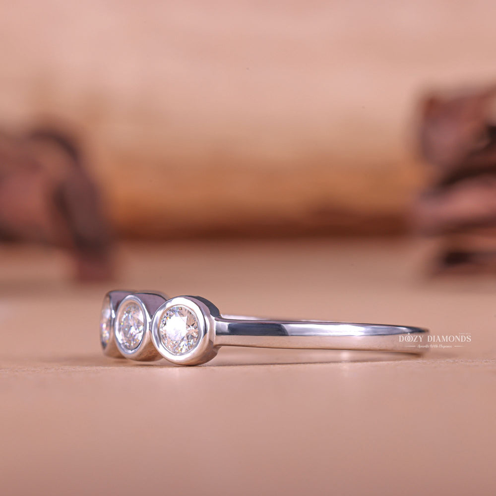 Close-up of 0.35CT round lab grown diamonds