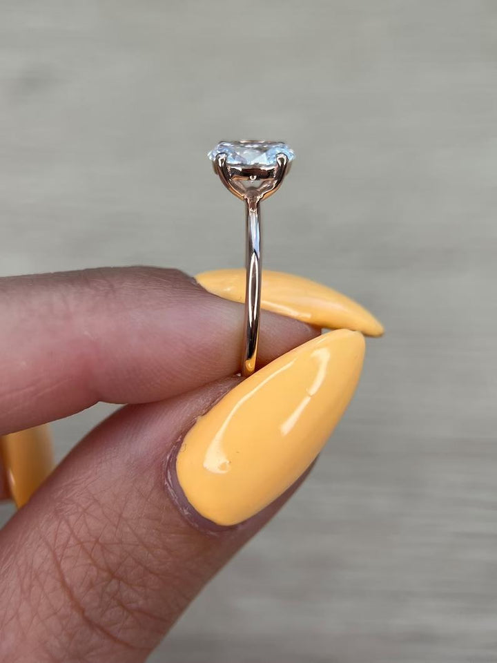 Profile view of oval cut solitaire engagement ring band