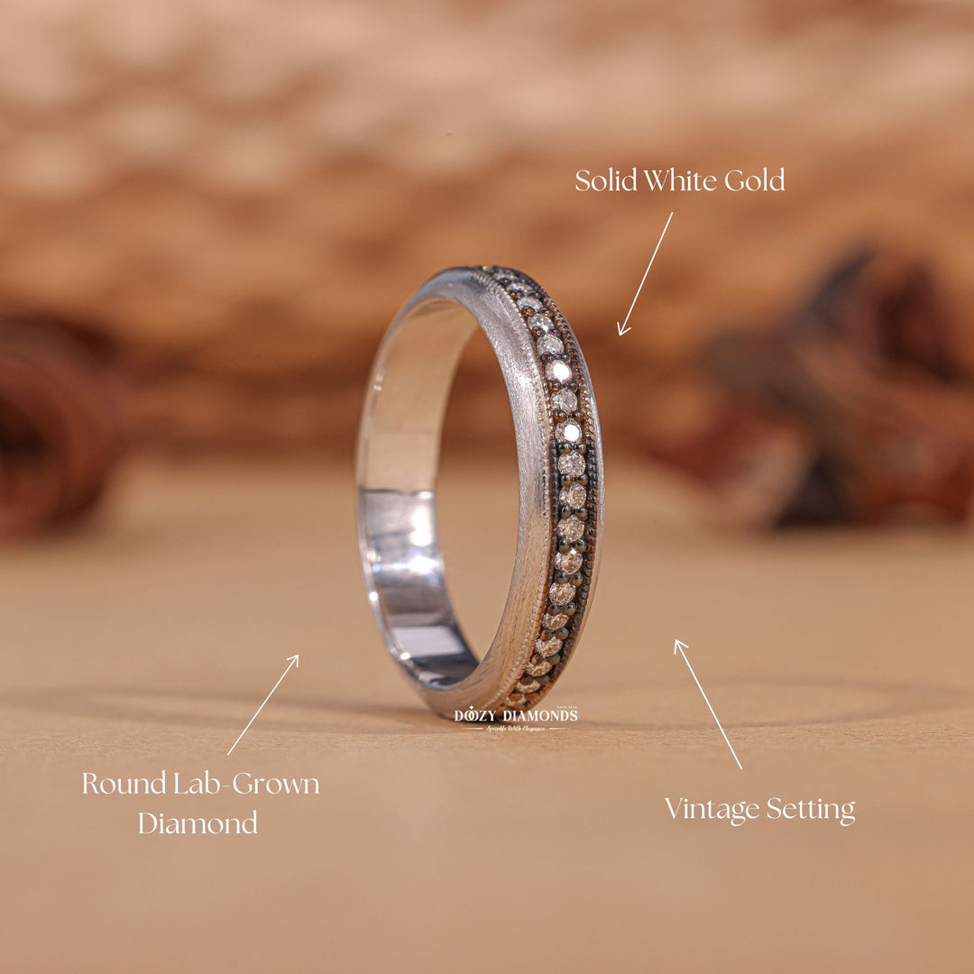 Round diamond wedding band in yellow gold