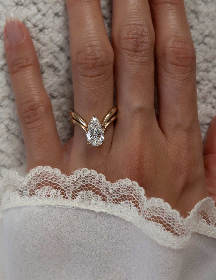 1.50CT Pear Solitaire Lab Grown Diamond Bridal Ring Set White Gold Chevron Band