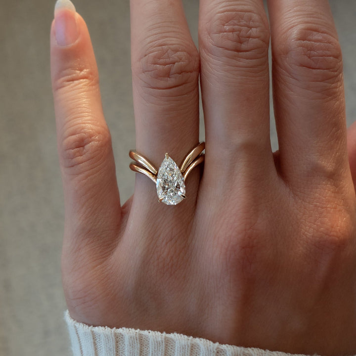 1.50CT Pear Solitaire Lab Grown Diamond Bridal Ring Set White Gold Chevron Band