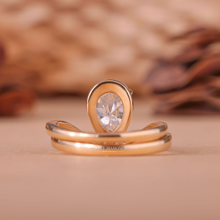 Pear cut bridal set with filigree, Pear cut bridal set with vintage style, Pear cut bridal set with antique style, Pear cut bridal set with pave band, Pear cut bridal set with channel set band, 