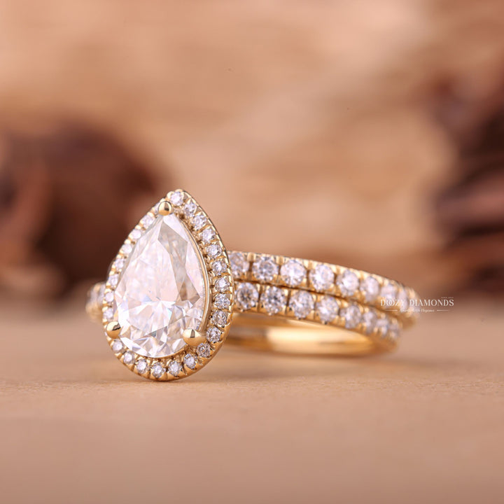 Pear cut bridal set with filigree, Pear cut bridal set with vintage style, Pear cut bridal set with antique style, Pear cut bridal set with pave band, Pear cut bridal set with channel set band, 