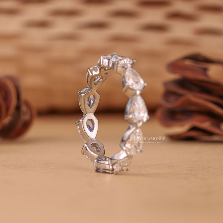 Close-up of 0.45CT pear lab grown diamonds