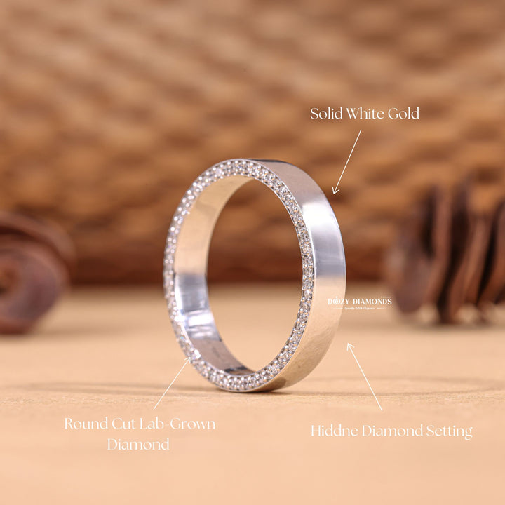 Round diamond wedding band in white gold