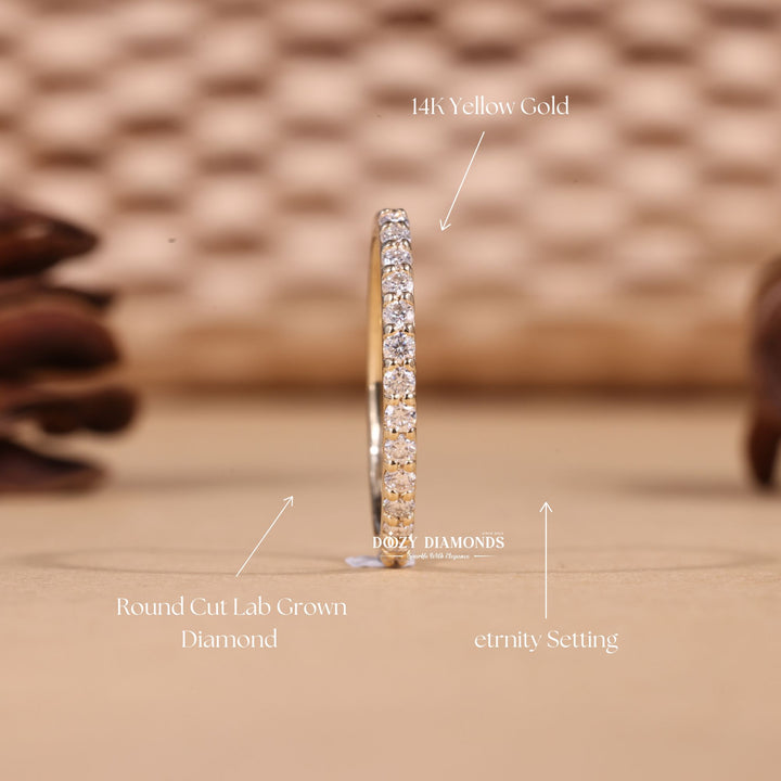 Sustainable round diamond wedding ring
