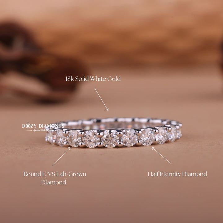Round diamond wedding band in yellow gold