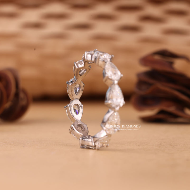 Close-up of 0.80CT pear lab grown diamonds