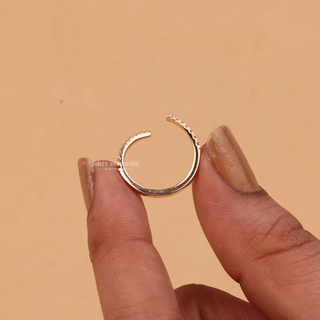 Round diamond wedding band in white gold