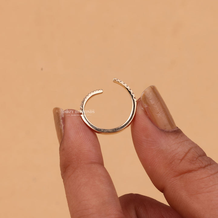 Round diamond wedding band in white gold