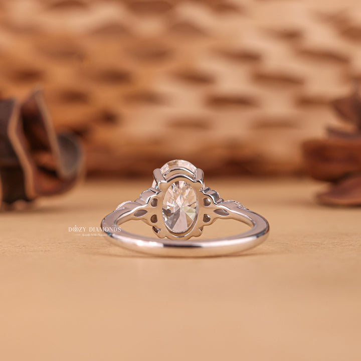 Oval cluster ring set with an IGI graded diamond