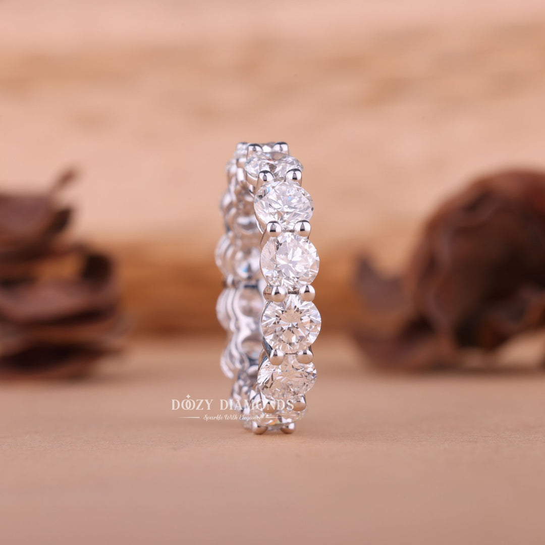 Close-up of 1.50CT round lab grown diamonds