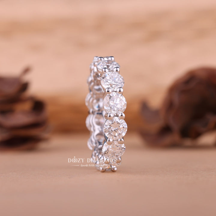 Close-up of 1.50CT round lab grown diamonds