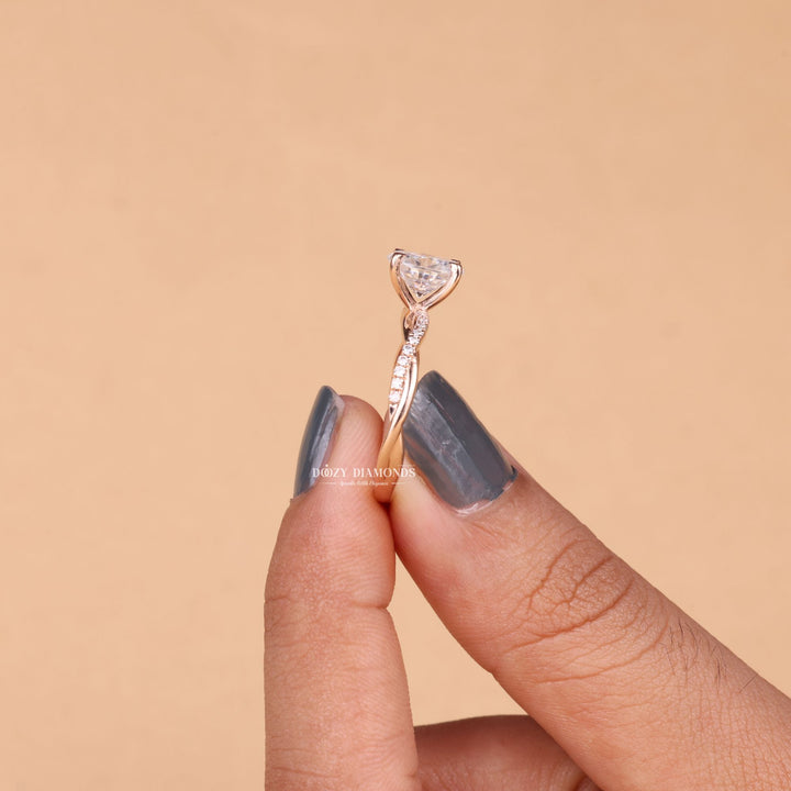 Oval cut solitaire engagement ring with IGI certified center diamond