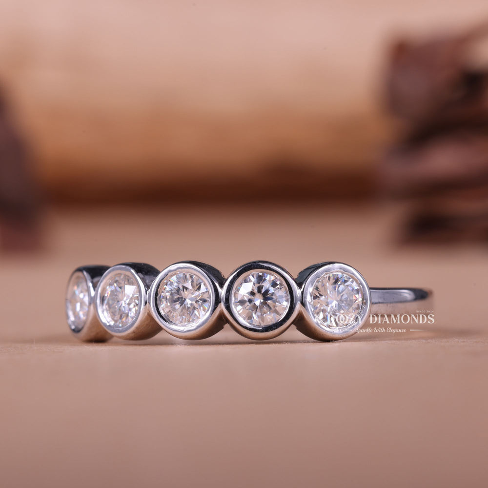 Close-up of 0.65CT round lab grown diamonds