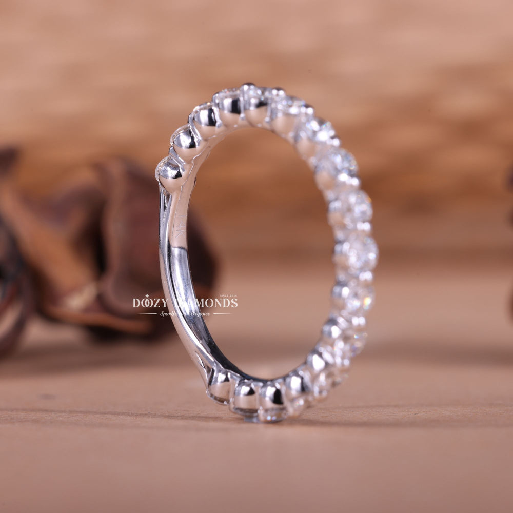 Close-up of 0.35CT round lab grown diamonds