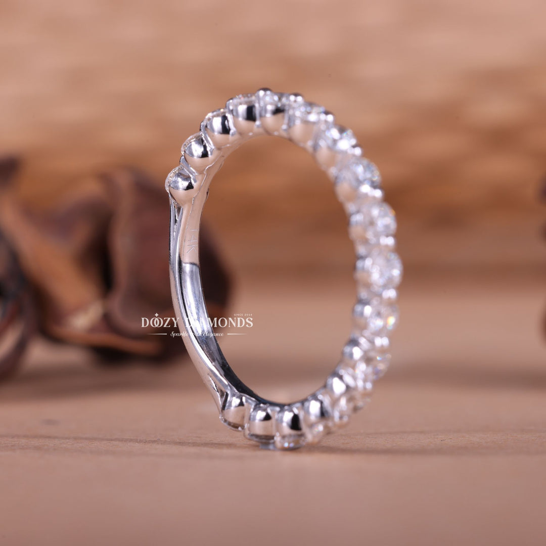 Close-up of 0.35CT round lab grown diamonds