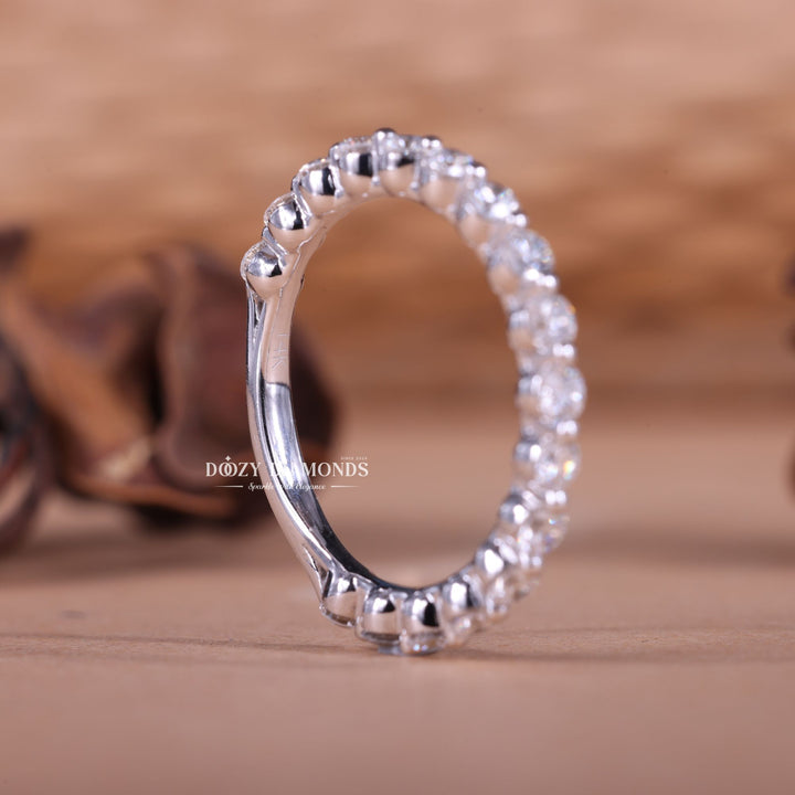 Close-up of 0.35CT round lab grown diamonds