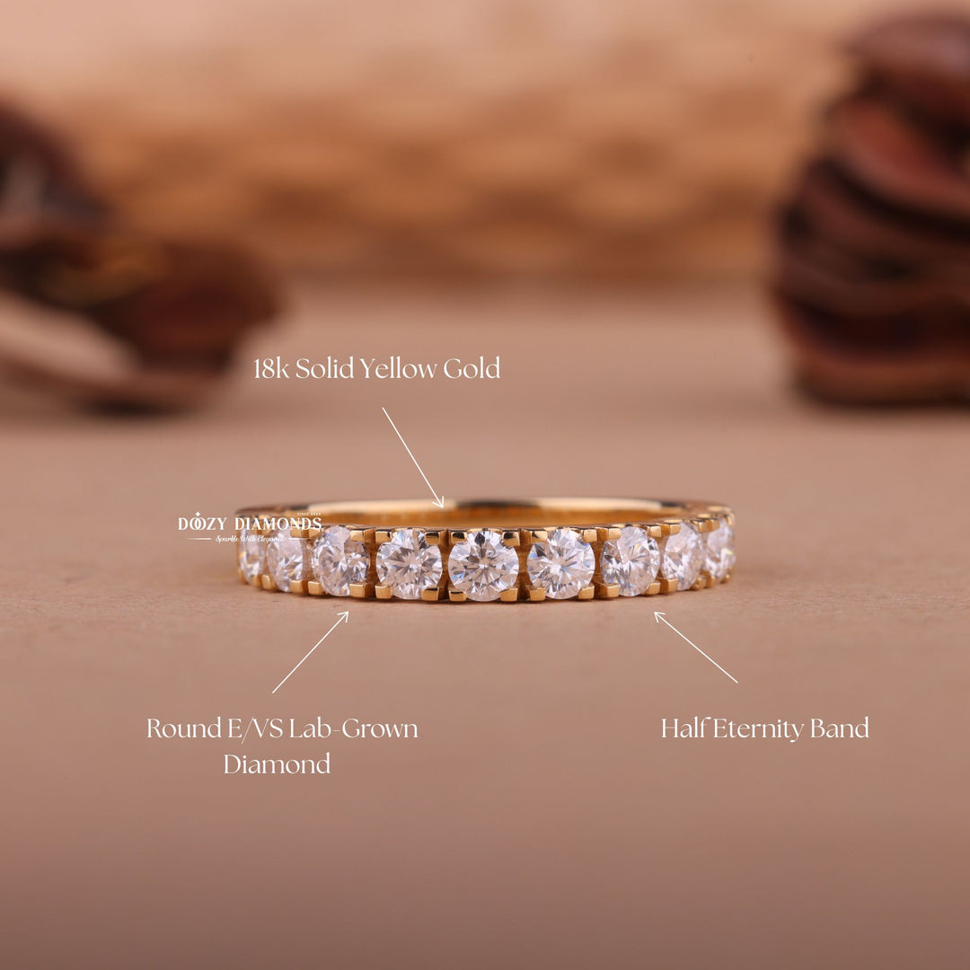Round diamond wedding band in yellow gold