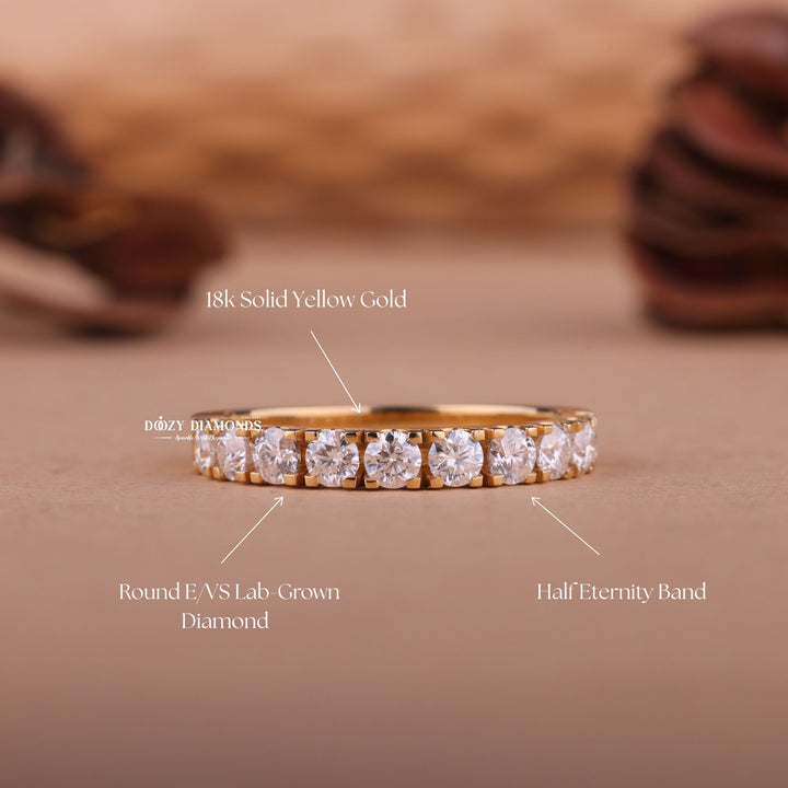Round diamond wedding band in yellow gold