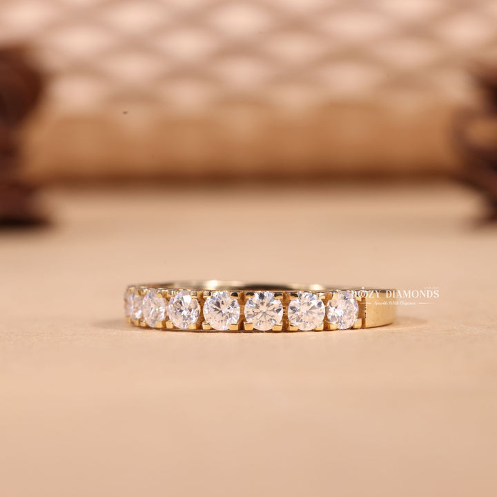 Close-up of 0.50CT round lab grown diamonds