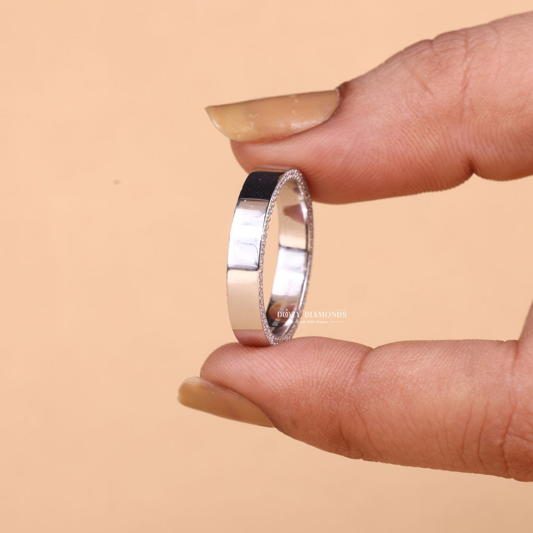 Round diamond wedding band in white gold