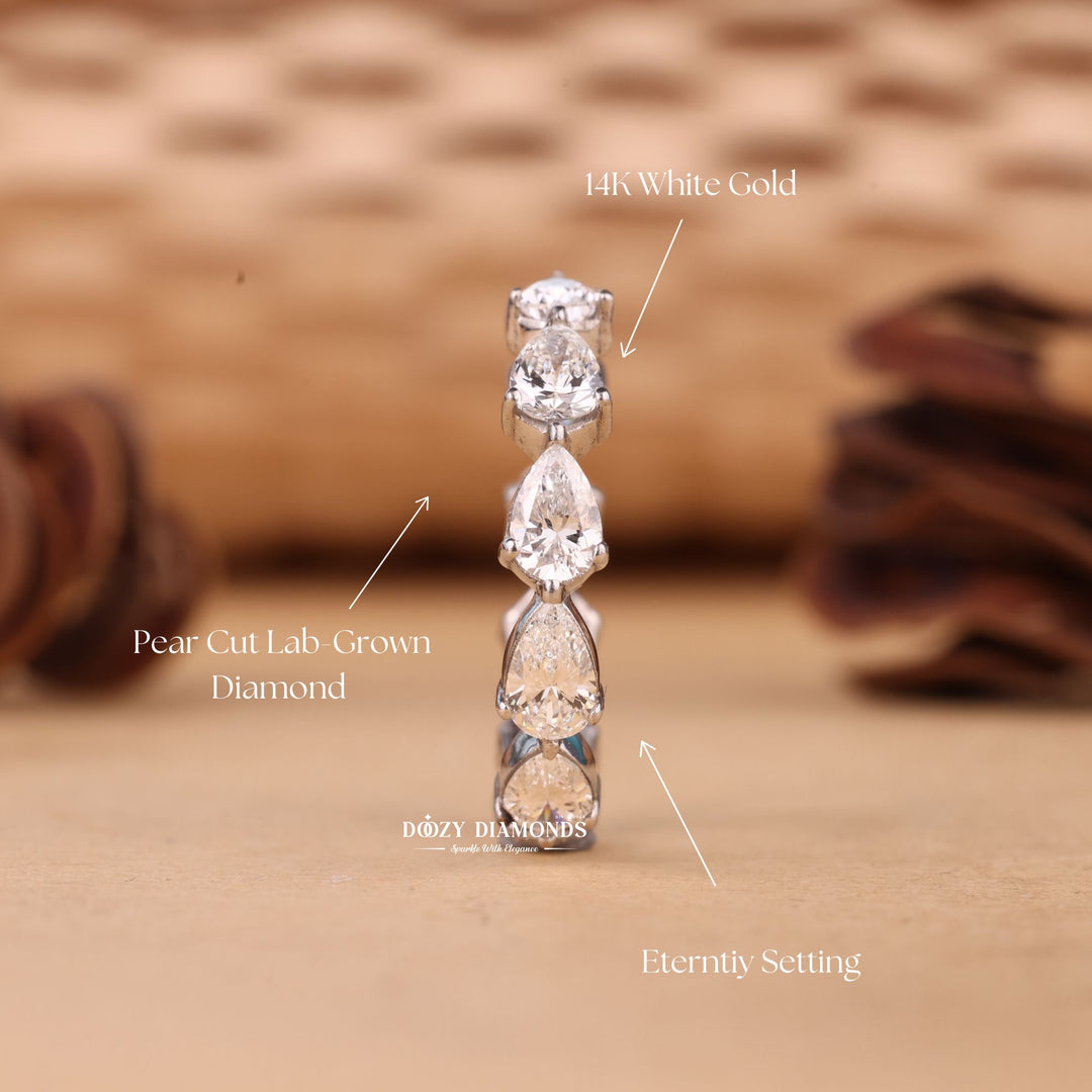 Pear diamond wedding band in yellow gold