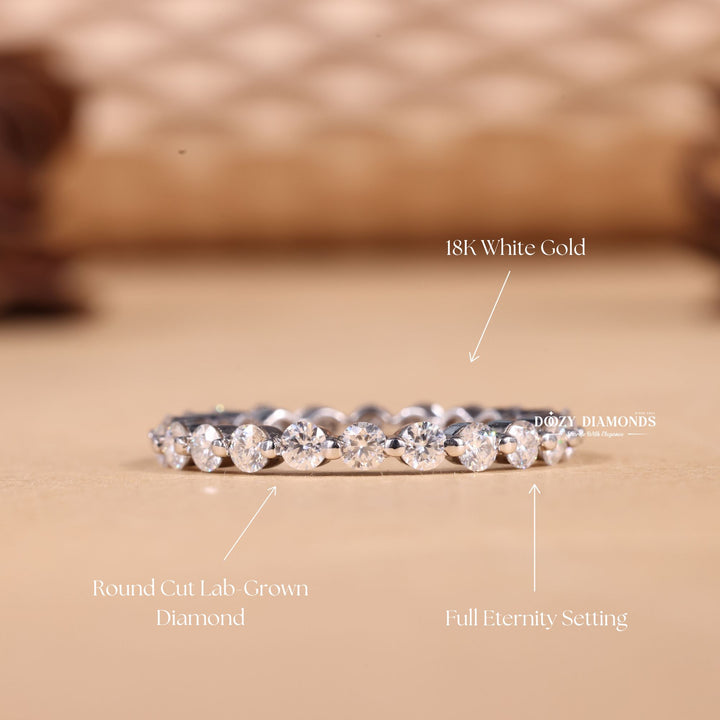 Round diamond wedding band in white gold