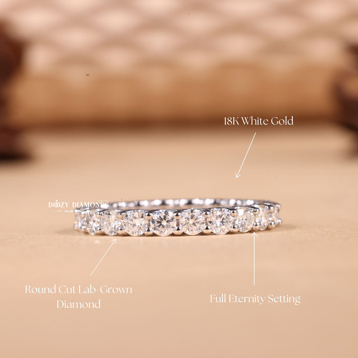 Round diamond wedding band in white gold