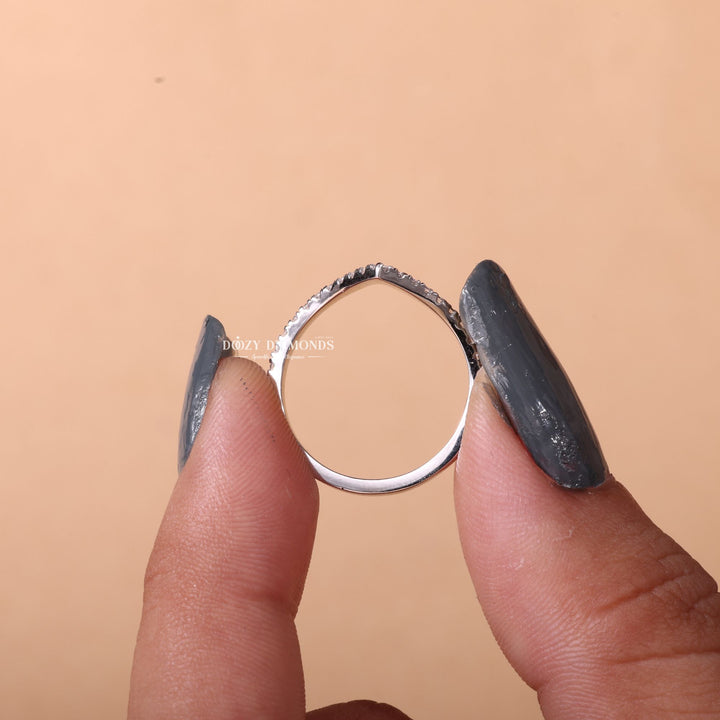 Round diamond wedding band in white gold