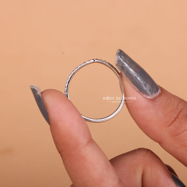 Round diamond wedding band in white gold