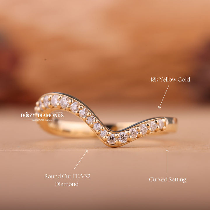 Round diamond wedding band in yellow gold