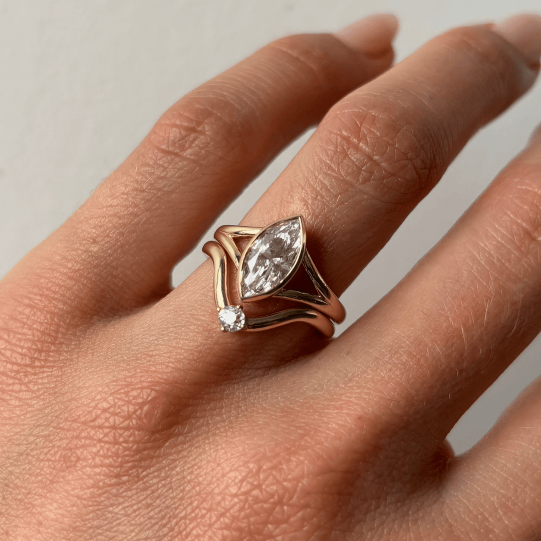 Close-up of 0.30CT round lab grown diamonds