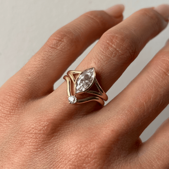 Close-up of 0.30CT round lab grown diamonds