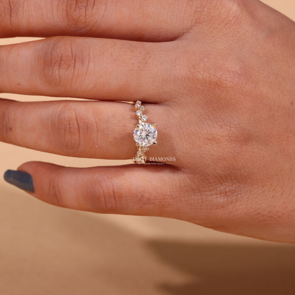 Shop the round cut cluster engagement ring collection online