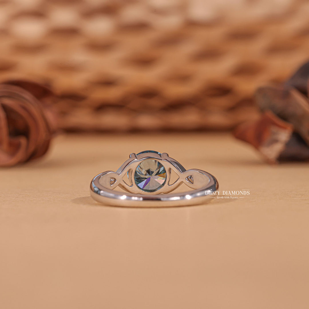Round solitaire ring set with an IGI graded diamond